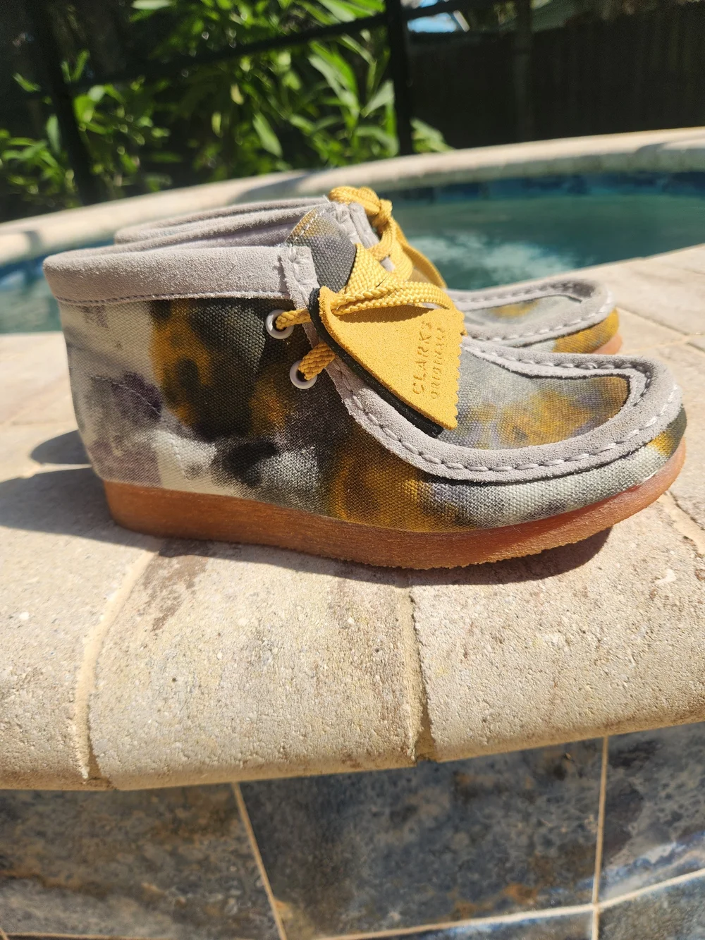 Clarks Wallabee Boot Kids Youth 1.5W Tie Dye Gray Yellow Lace Up